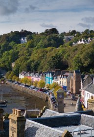 Tobermory's main street and a low tide