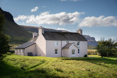 Balmeanach Farmhouse enjoys a private and peaceful location in large gardens beside the sea