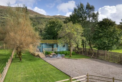 Coorie Doon with enclosed garden and private parking