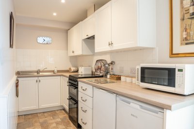 Well equipped kitchen 