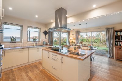 A kitchen to cook in! Excellently equipped with a lovely sociable flow