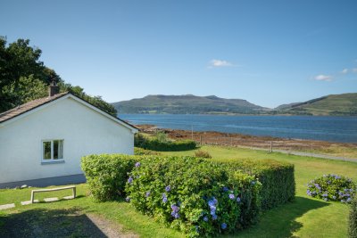 Katrine Cottage enjoys a wonderful setting overlooking the sea in Pennyghael