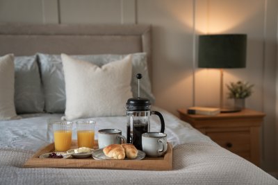 Breakfast in bed for an extra taste of luxury