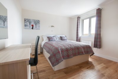 The cosy double bedroom at Lochside