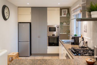 Guests will self-cater with ease in the modern and well-equipped kitchen