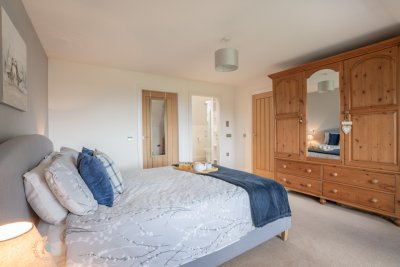 Spacious double bedroom with en-suite shower room