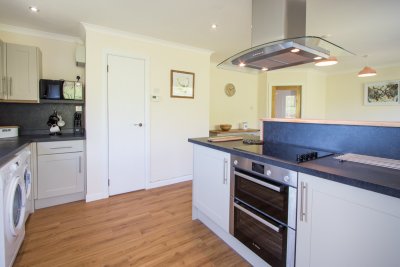 Modern, well equipped fitted kitchen