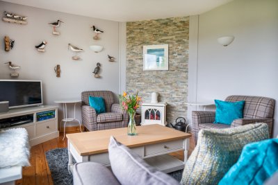 Gather together at this rural cottage, a wildlife enthusiast's perfect retreat