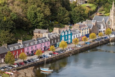 The island's harbour town lies a 30-minute drive away