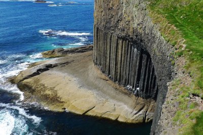 Enjoy a boat tour to the island of Staffa and meet the puffins