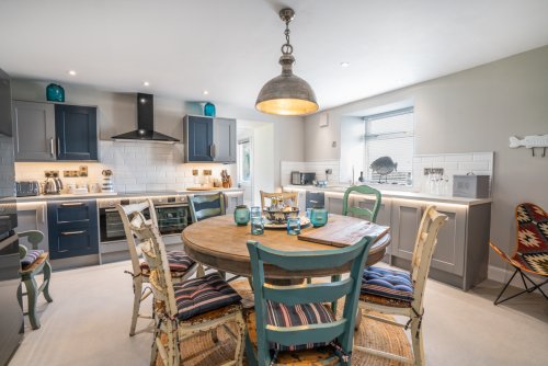 Come together to prepare a meal and enjoy an informal breakfast in the high-spec kitchen